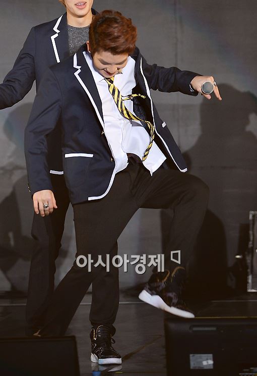 [포토]틴탑 리키, 무반주 댄스도 진지하게~