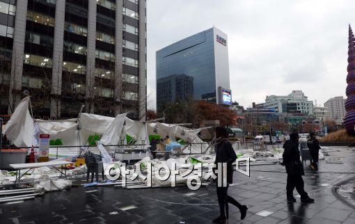 서울 강풍주의보, 비바람에 잇따른 정전·사고