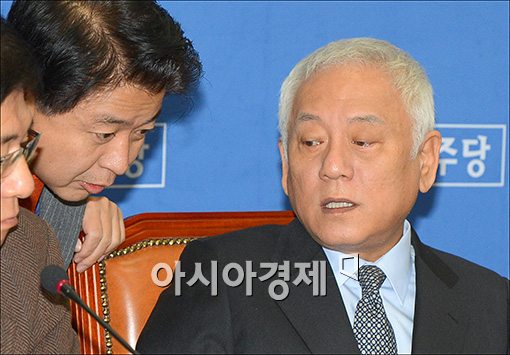 [포토]심각한 김한길 대표