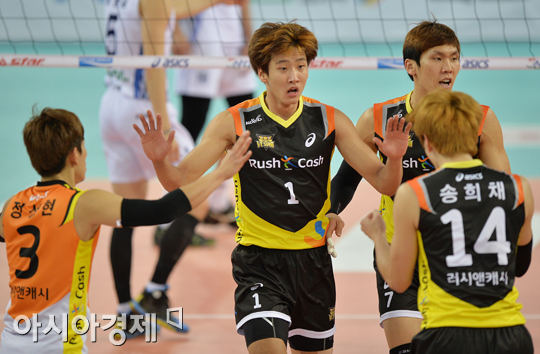 [포토] 러시앤캐시 송명근 득점 기쁨