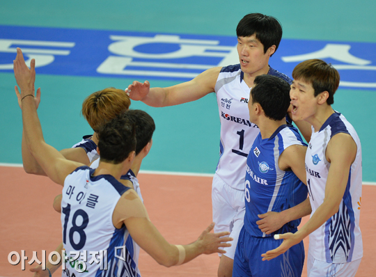 [포토] 득점에 기뻐하는 대한항공 선수들