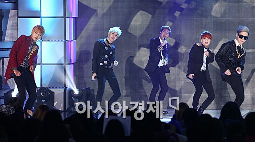 [포토]아이랙스, 카리스마 넘치는 무대