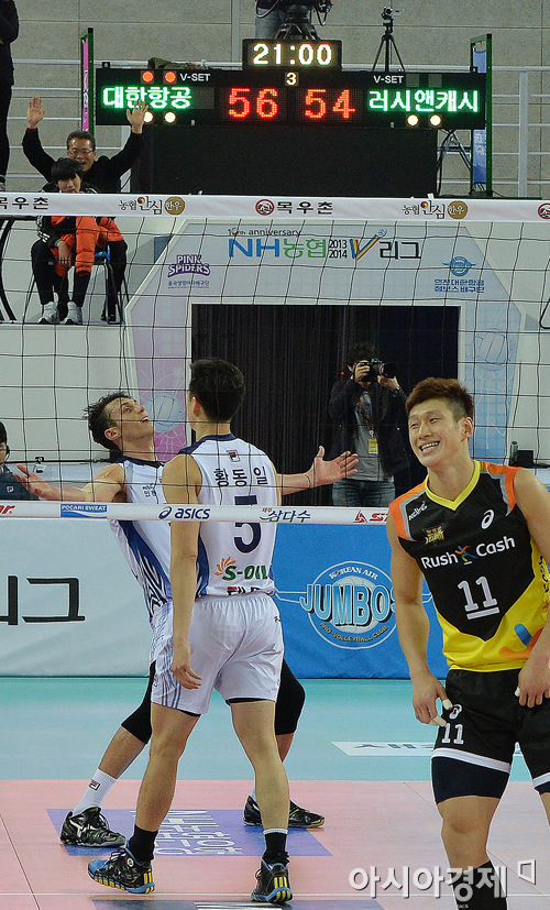 [포토] 3세트 스코어 '56:54'