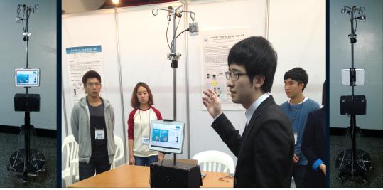 창의적 종합설계 경진대회에서 교육부 장관상을 수상한 동양미래대학교 학생들이 출품한 스마트 패드 기반의 의료 정보 제공 서비스 로봇.
