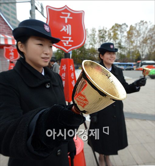 [포토]한파 녹이는 사랑의 종소리