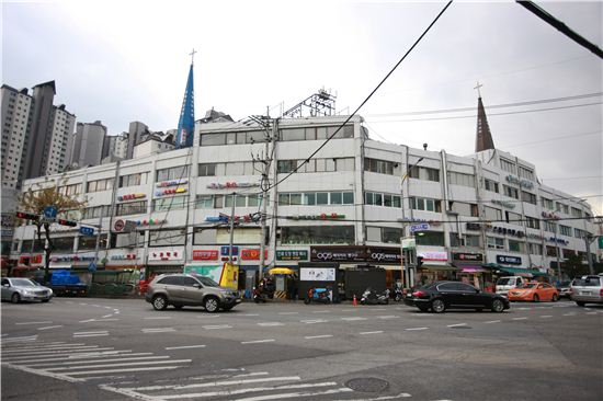 강북구 삼양아케이드건물 간판정비사업후 현재 모습 
