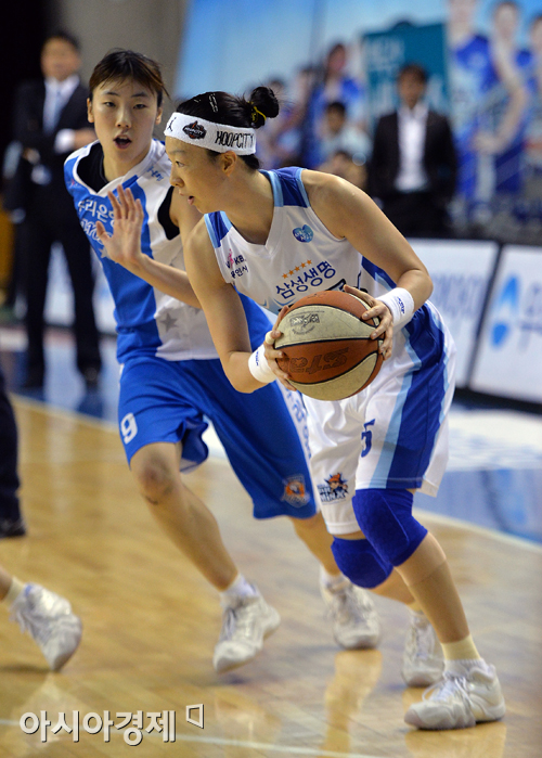 [포토] 이미선 '뚫어볼까'