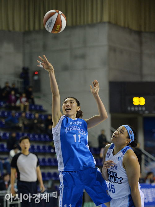 [포토] 임영희 '들어가라!'