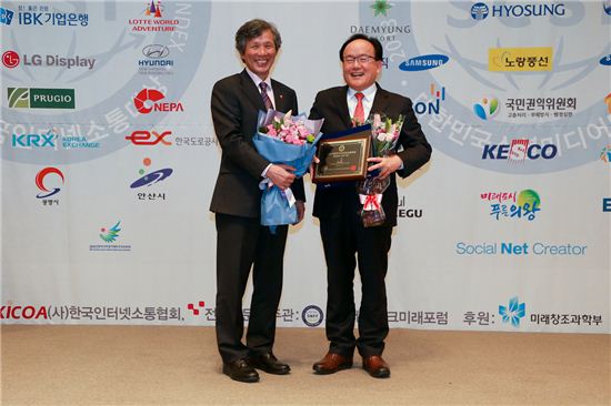 진익철 서초구청장, 2년 연속 인터넷소통대상 종합대상 수상