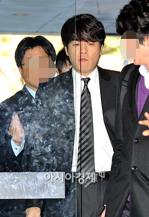 [포토]류시원, 항소심 선고공판 참석 위해 법정 출두