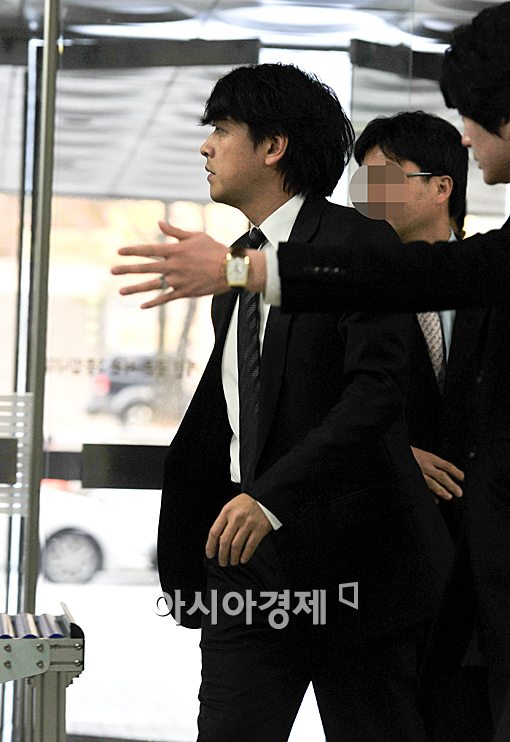 [포토]류시원, 굳어버린 표정