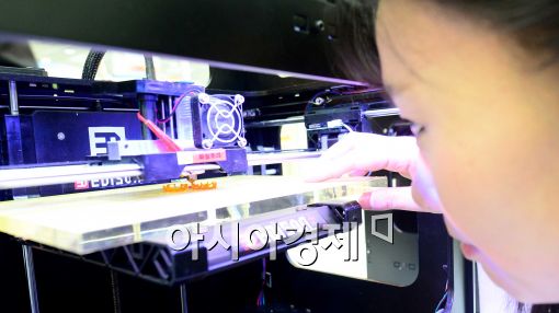 [포토]3D프린터 살펴보는 시민