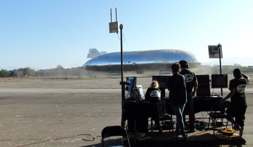 자원개발용 중장비 헬륨가스 넣은 비행선이 나른다