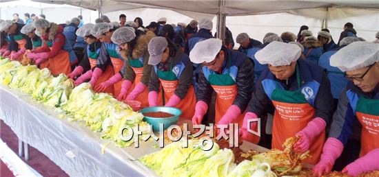 광주시, 어려운 이웃에 김치 전달