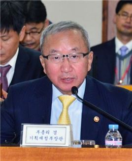 현오석 "예산안 처리 안되면 경제 운용의 비상"