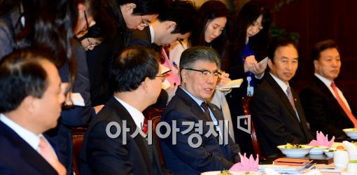 [포토]모두발언 중인 김중수 한은 총재