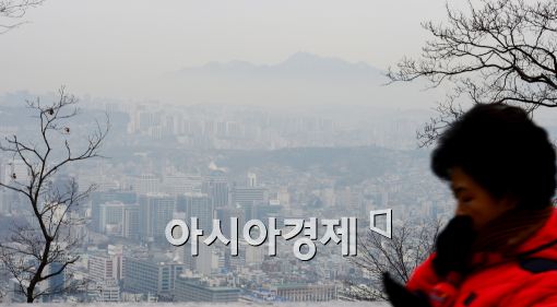 [포토]안개 자욱 낀 서울 도심, '오후에는 스모그'