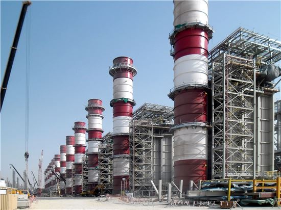 2010년 수주한 세게 최대 규모의 사우디아라비아 쿠라야 가스복합화력발전소 시공 전경. 삼성물산은 국내 건설업계 최초로 해외에서 EPC와 관리운영 사업까지 나서는 민자발전 사업을 추진했다. 
