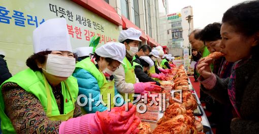 [포토]홈플러스, '행복한 김장 나누기'