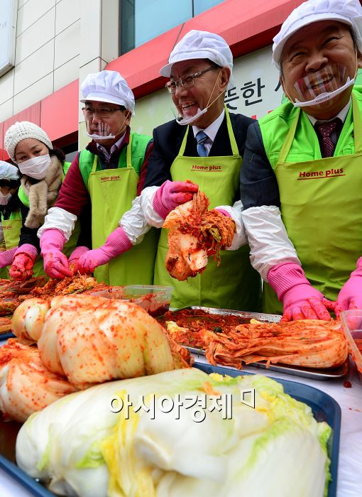 [포토]홈플러스, 행복한 김장 나누기 행사 개최