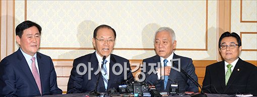 [포토]황우여 "불철주야 노력해야"