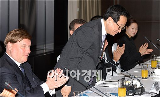 [포토]"안녕하세요. 최수현 금감원장입니다"