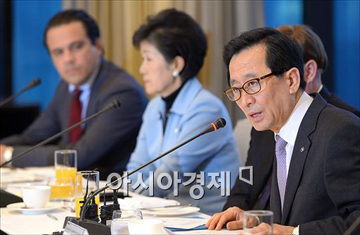 [포토]최수현"외국계 금융사, 합리적 규제 영업 환경 개선"