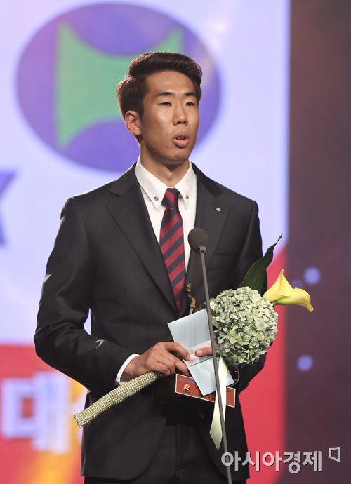 [포토] DF 베스트 11 포항 김원일