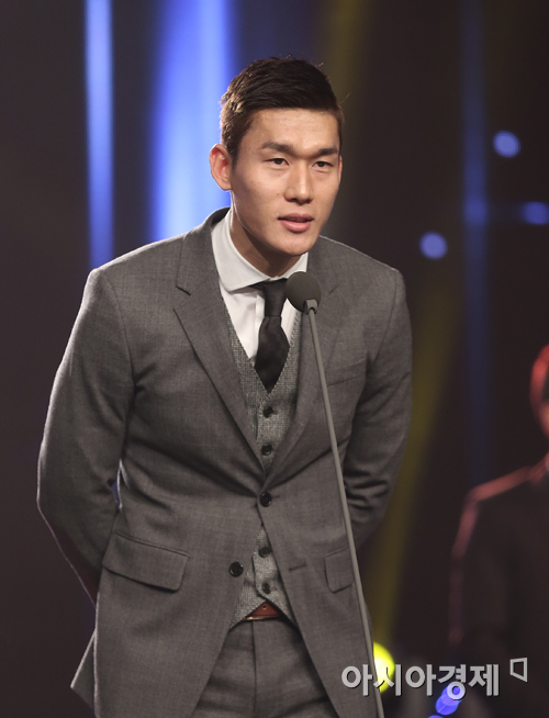 [포토] 수상 소감 밝히는 울산 이용