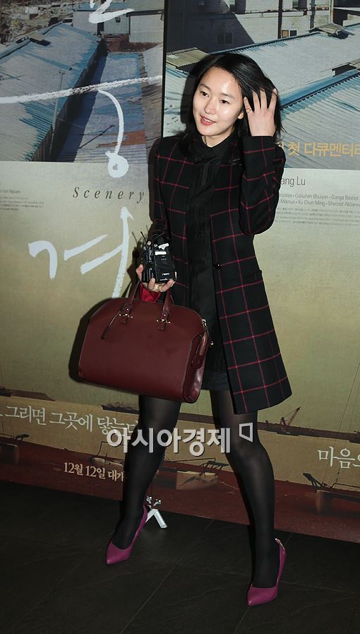 [포토]윤진서, 머릿결 살짝 넘기며~