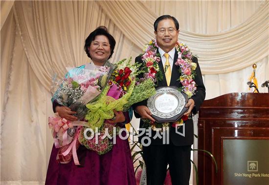 [포토]광주·전남 유권자연합, 송광운 북구청장 최우수 자치단체장 선정 