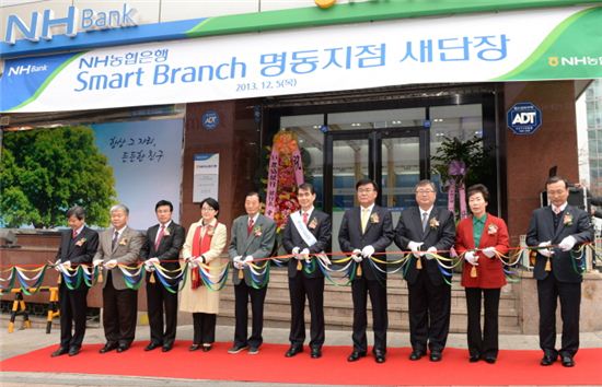 농협은행, 종이 실종사건…창구업무 전자문서로