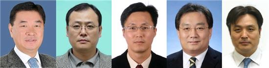▲(왼쪽부터) 이진중 삼성전자 중국영업 부사장, 박현호 SW개발 전무, 김학상 HW개발 전무, 서기용 구주영업 전무, 신민철 SW개발 전무