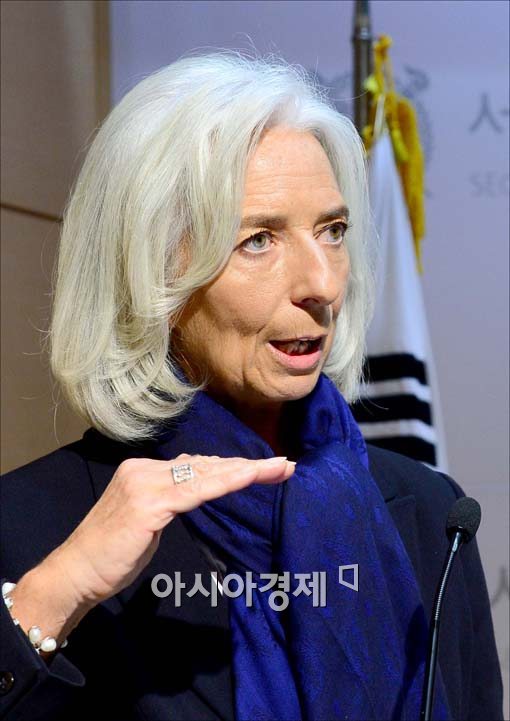 [포토]특별강연 하는 크리스틴 리가르드 총재