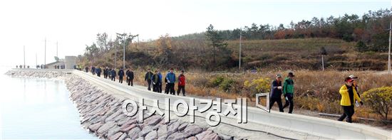 신안군 압해읍민 "한마음 걷기대회" 성황