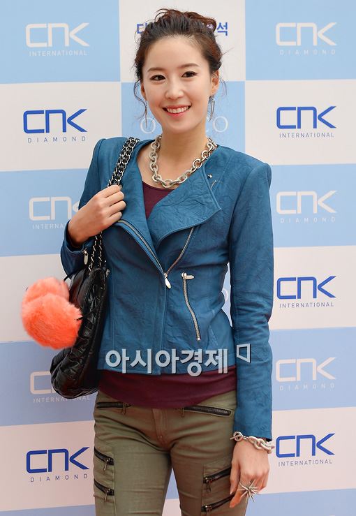 [포토]최주희, 카메룬 다이아몬드 원석 전시회 보러 왔어요!