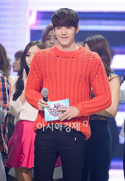 [포토]김우빈, 무엇을 걸쳐도 완벽하게 소화~