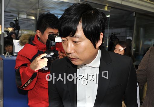 [포토]'불법도박 혐의' 이수근, 무거운 표정