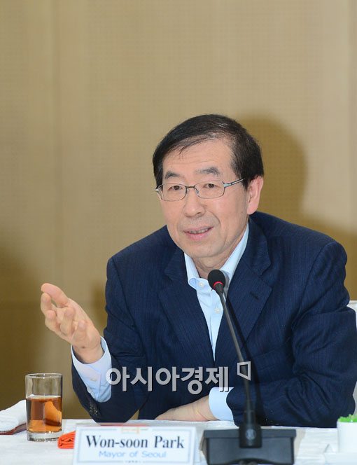 [포토]이야기하는 박원순 서울시장 