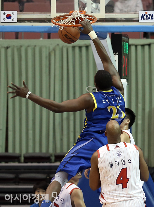 [포토] 더니건 '힘찬 덩크'