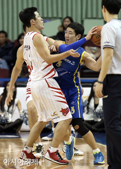 [포토] 이정석 '패스를 어디로'