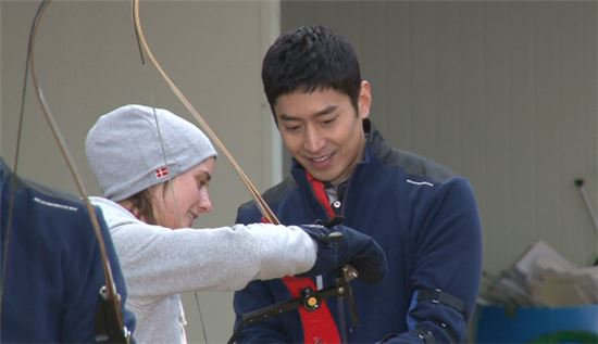 '신화방송' 에릭, 덴마크 양궁 소녀와 핑크빛 기류