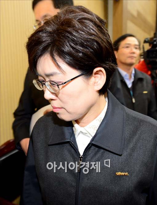 [포토]퇴장하는 최연혜 코레일 사장