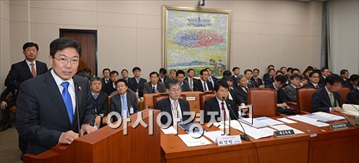 [포토]TPP 동향 보고하는 윤상직 장관