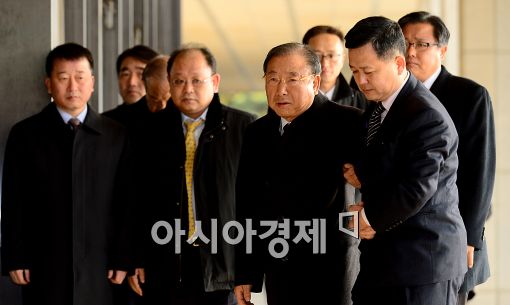 [포토]부축 받은 조석래 회장