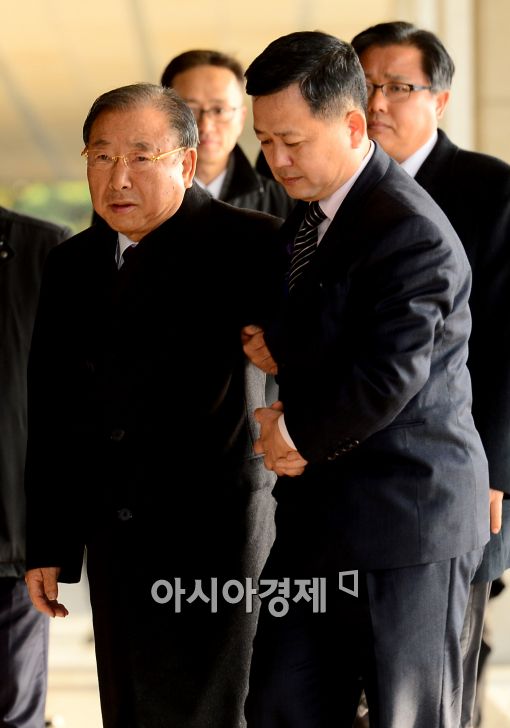 [포토]중앙지검 출두한 조석래 회장