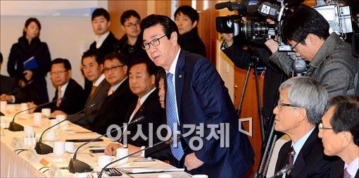 [포토]인사하는 최삼규 대한건설협회장