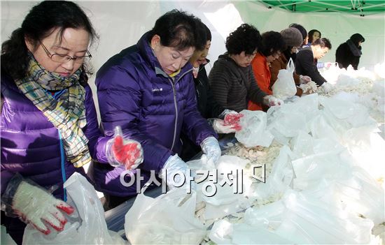 [포토]광주시 북구, 사랑의 떡국 판매