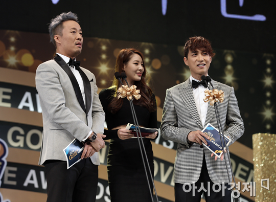 [포토] 정준하-신수지-김원준 '외야수 부문 시상해요~'