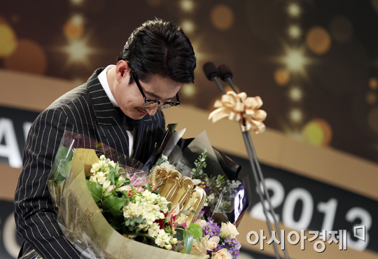 [포토] 박용택 '눈물이 차올라서 고갤 숙여'